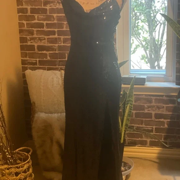 - Windsor Sequin Formal high slit dress - Picture 9 of 9